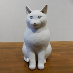 マット調の陶肌の小ぶりの白猫さん